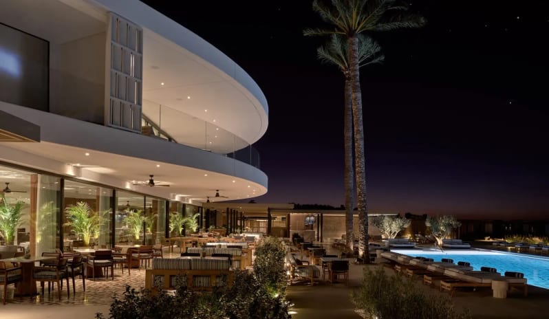 Ora By Ettore Botrini, Exterior